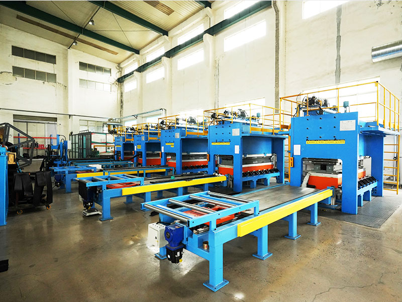 Skirt edge and partition one-time vulcanization equipment